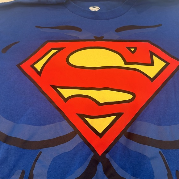 Superman T-shirt with Cape size large - Picture 2 of 8